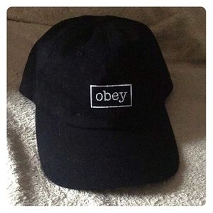 Snapback obey hat